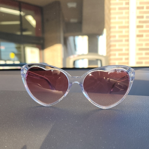 Kate Spade Heart-Shaped Sunglasses with Clear Frame and Purple Lenses - Picture 1 of 8